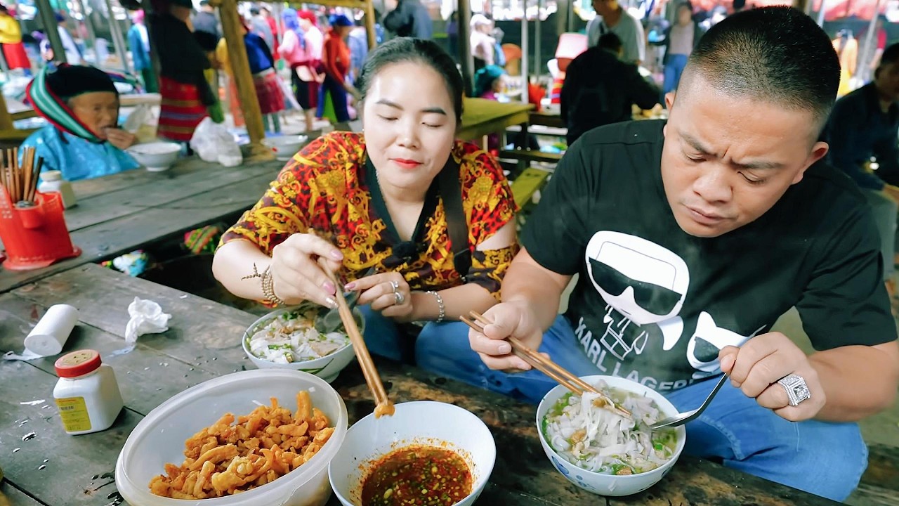 KHÁM PHÁ CHỢ PHỐ CÁO HÀ GIANG VÀ THƯỞNG THỨC PHỞ SÁNG ĐẬM CHẤT VÙNG CAO | TUYÊN XINH GÁI