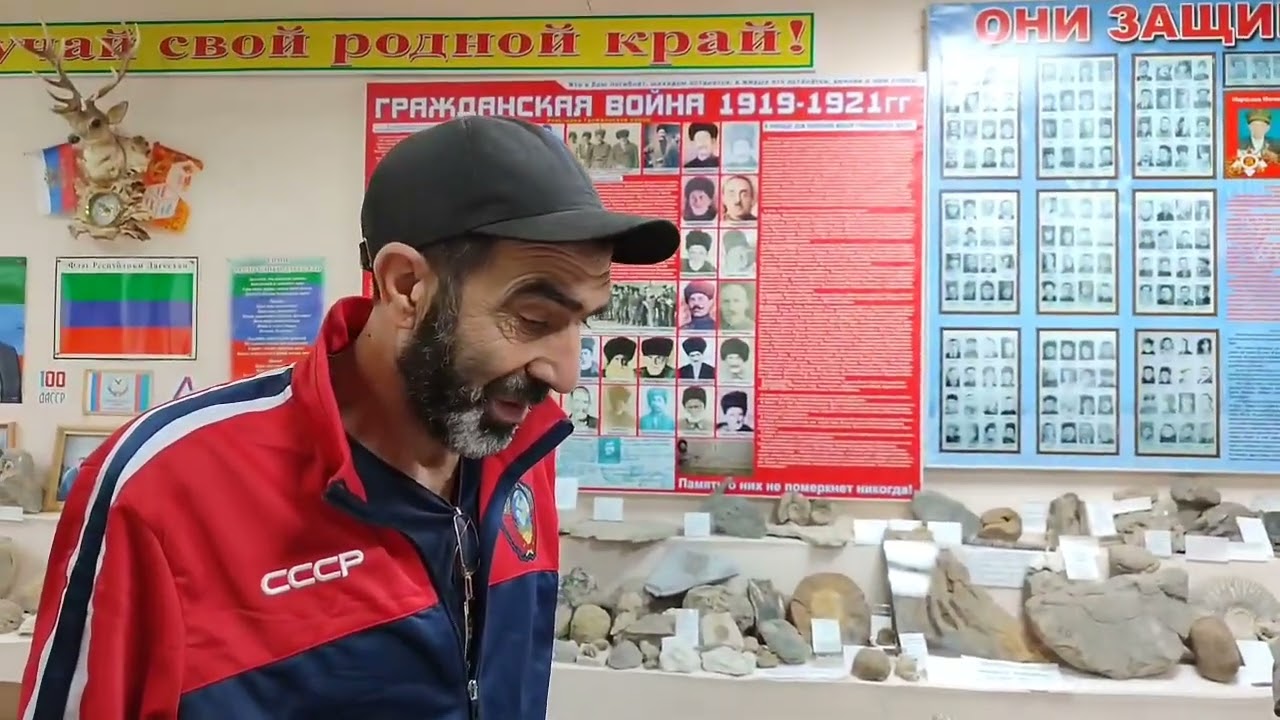 Али Магомедов из с.Куппа (учитель Куппинской СОШ, в прошлом) привёз обсидианы для Куппинский музея