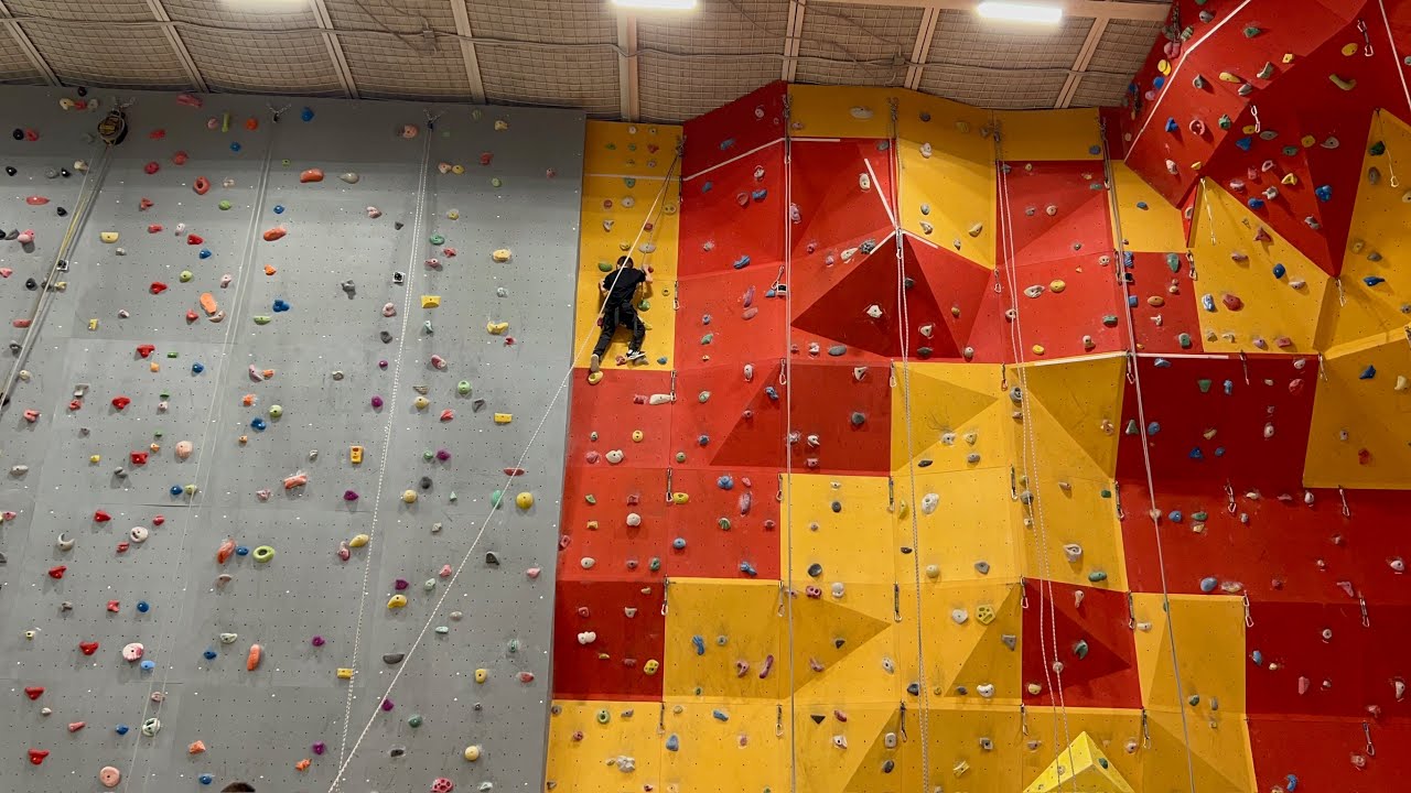 Занятия Демида. Черноголовка, скалодром. 2 декабря 2023