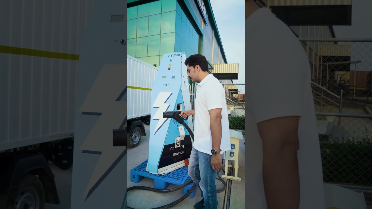 Euler HiLoad EV&rsquo;s fast Charging will charge your vehicle in just 15 minutes for 50 km.