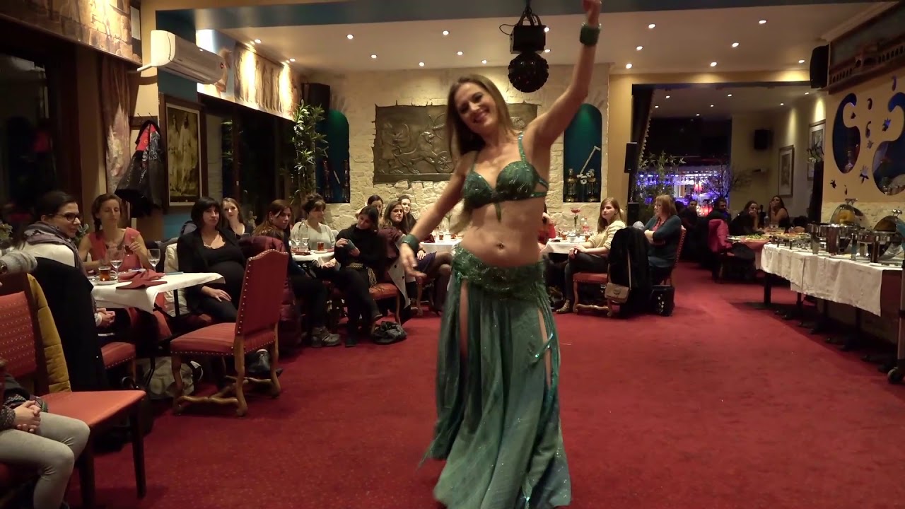 Maëlle - danseuse orientale à Bruxelles - belly dancer in Brussels - Ghawaret el Fan