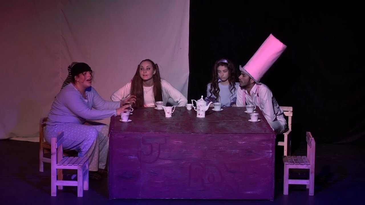 אליס בארץ הפלאות-הפקות יב' 2016