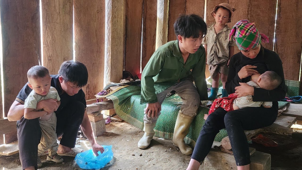 Single father and kind woman help poor father and sick daughter - Lý Khang