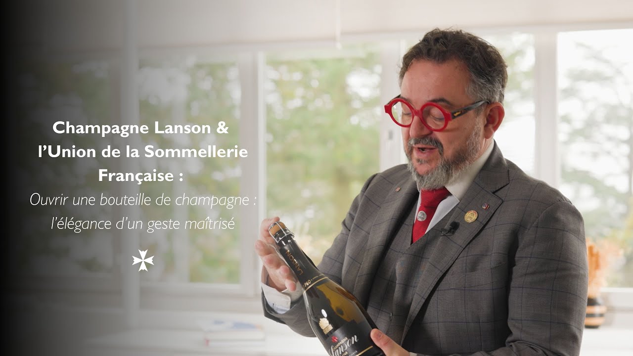 Ouvrir une bouteille de champagne : l’élégance d’un geste maîtrisé