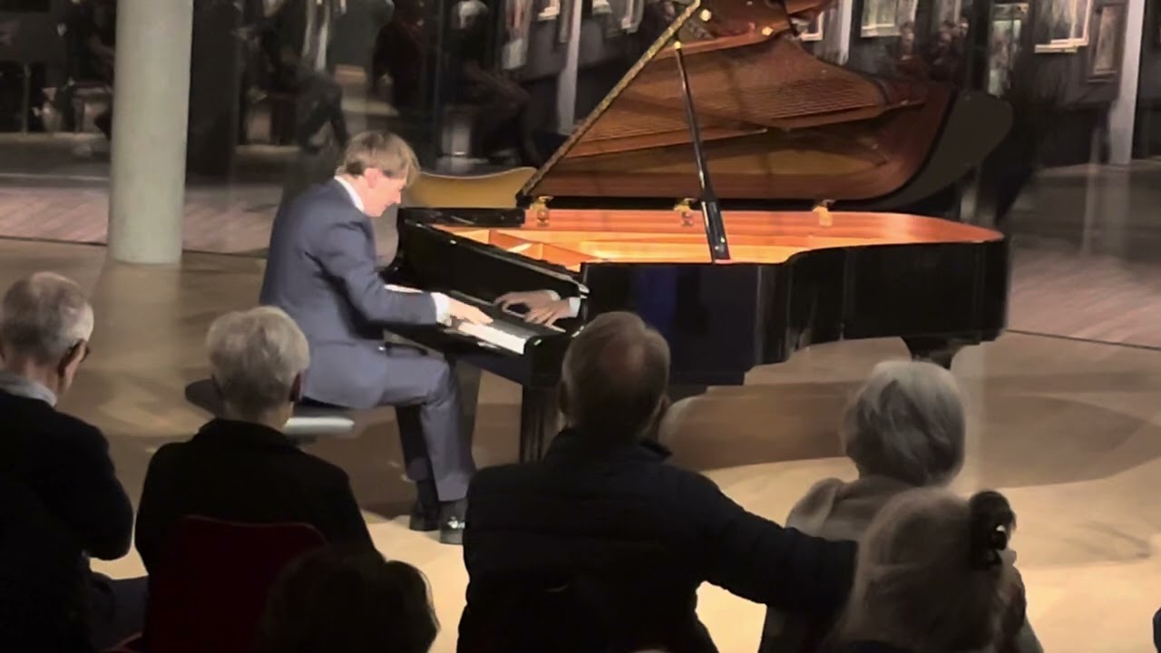 Greg Niemczuk plays F.Chopin - Revolutionary Etude Op.10 no.12 encore at Oseana Kulturcenter