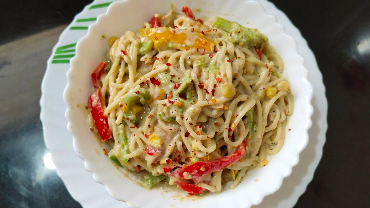 Silky white sauce, perfectly cooked pasta and loads of veggies – comfort food at its best 🤍🍝#pasta 