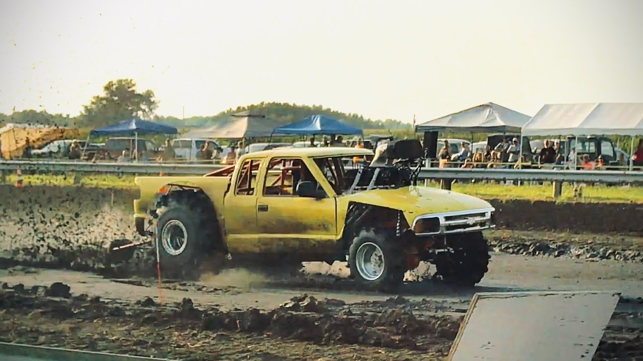 Gettin&rsquo; Wild in the Mud | Woody&rsquo;s Midwest Mud Cash Days Mud Racing