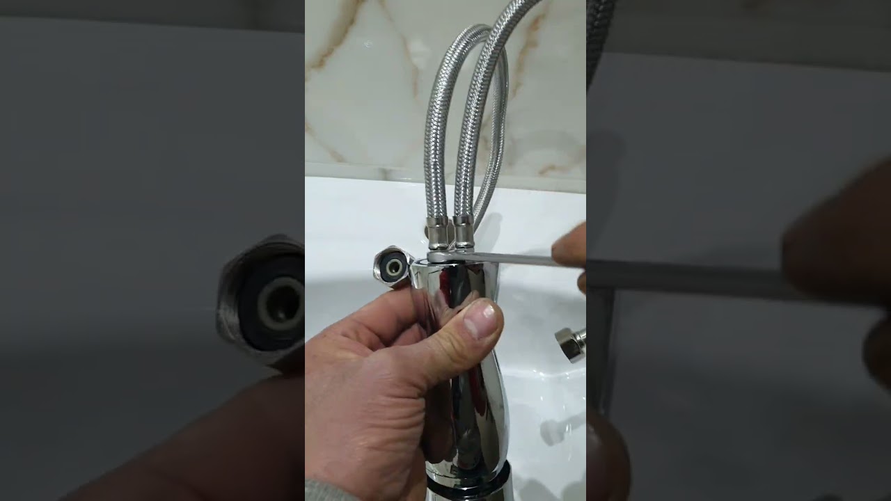 Установка умывальника и его подключение к водопроводу и канализации.