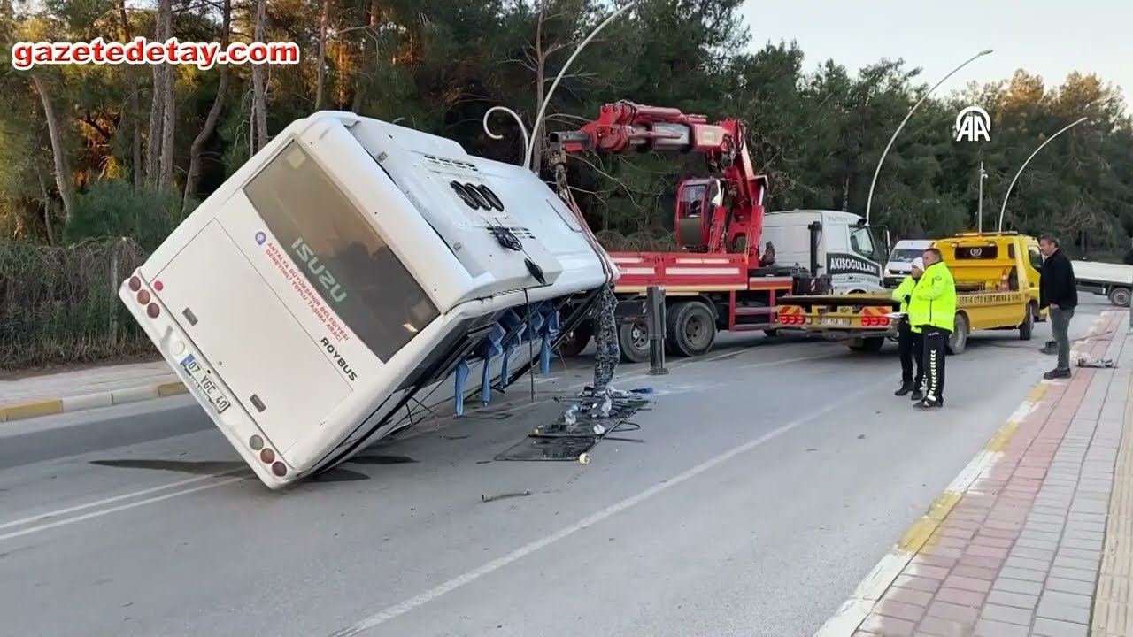 Yolcu midibüsü ile otomobil çarpıştı