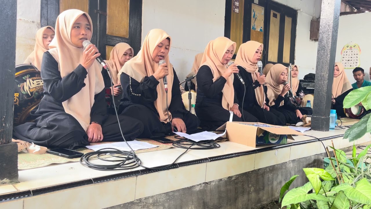 Hadrah Missbogi Fatayat Pucang ,Secang di acara nyadran desa bojong, muntilan , magelang