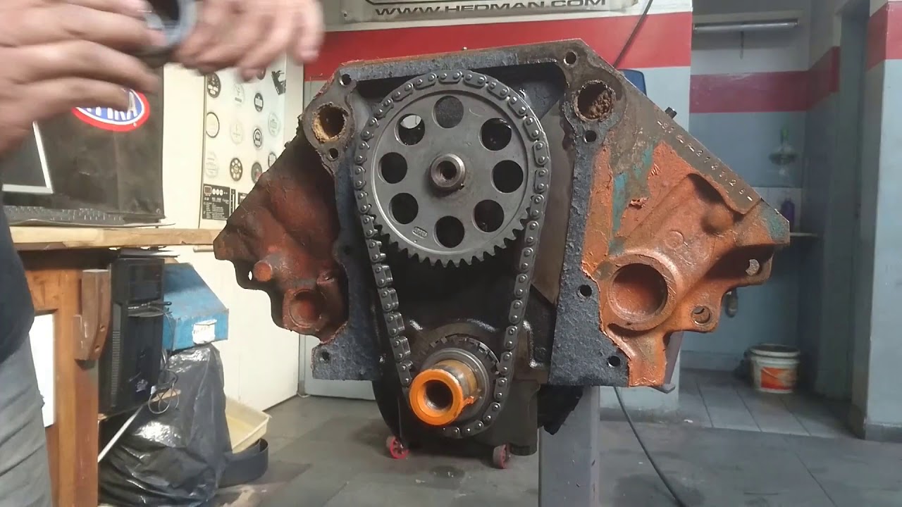 A desmontagem do motor Dodge 318 (Small  Block Chrysler)  mostrada em TIME LAPSE VIDEO