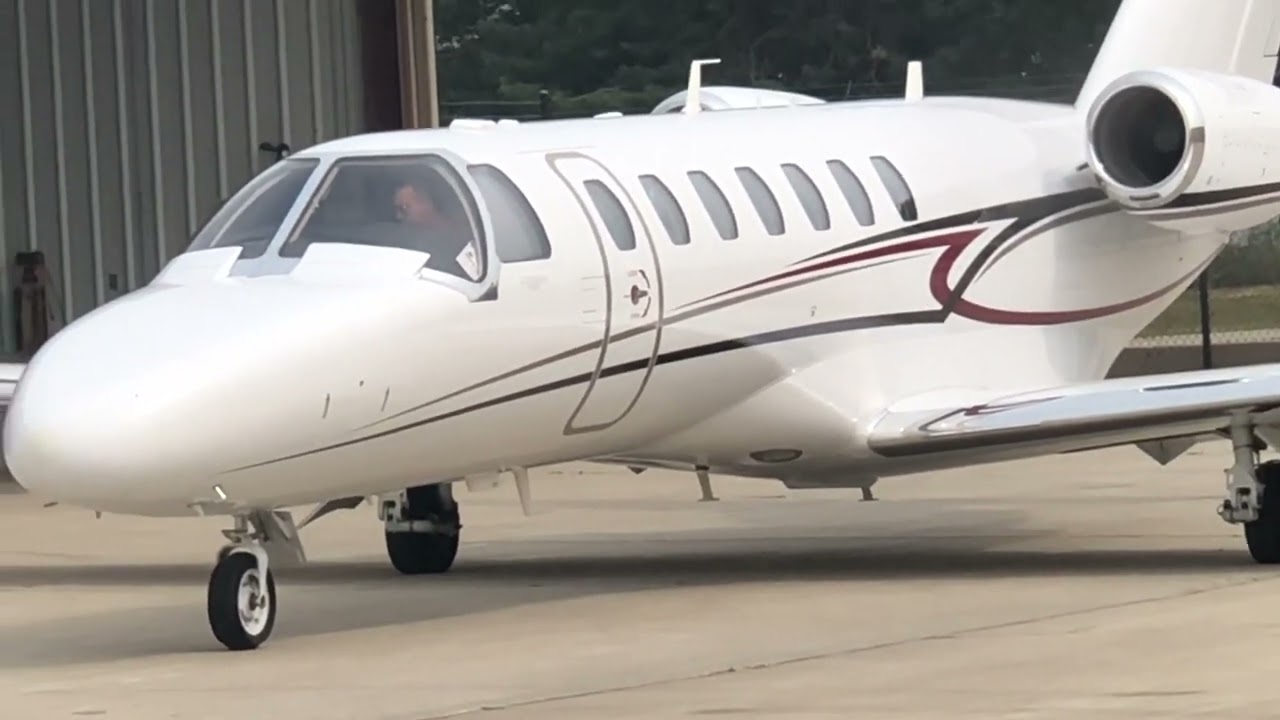 Cessna citation CJ3 starting up and taking off at IAA aero camp