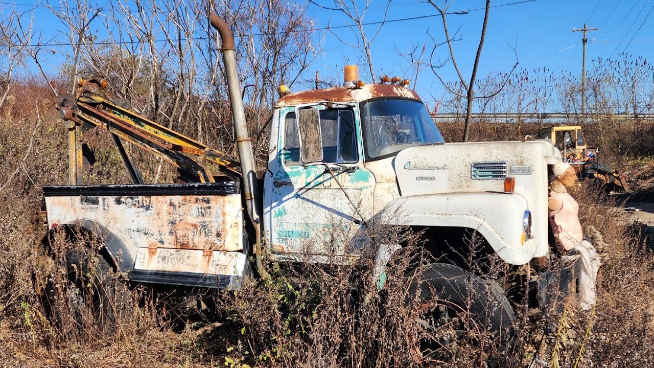 International Fleetstar Wrecker Sitting For Years  Will It Run and Drive?  P2