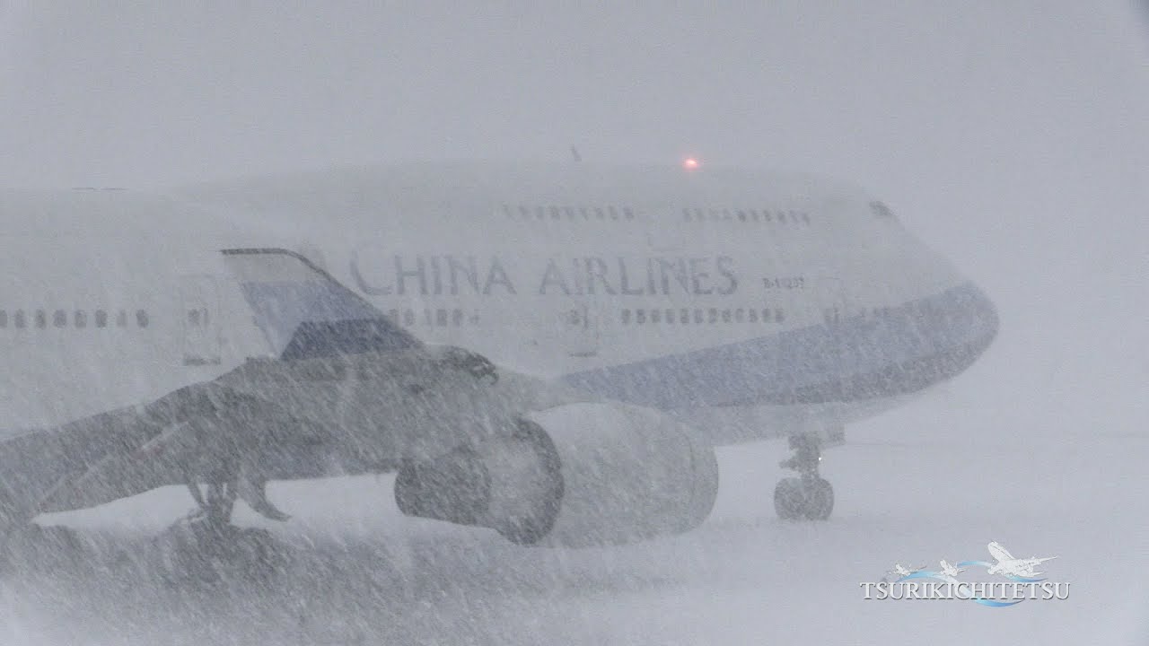 ついに再生340万回突破！！超絶！！猛吹の新千歳空港　China Airlines B747-400 離陸@A10雪 New Chitose Japan
