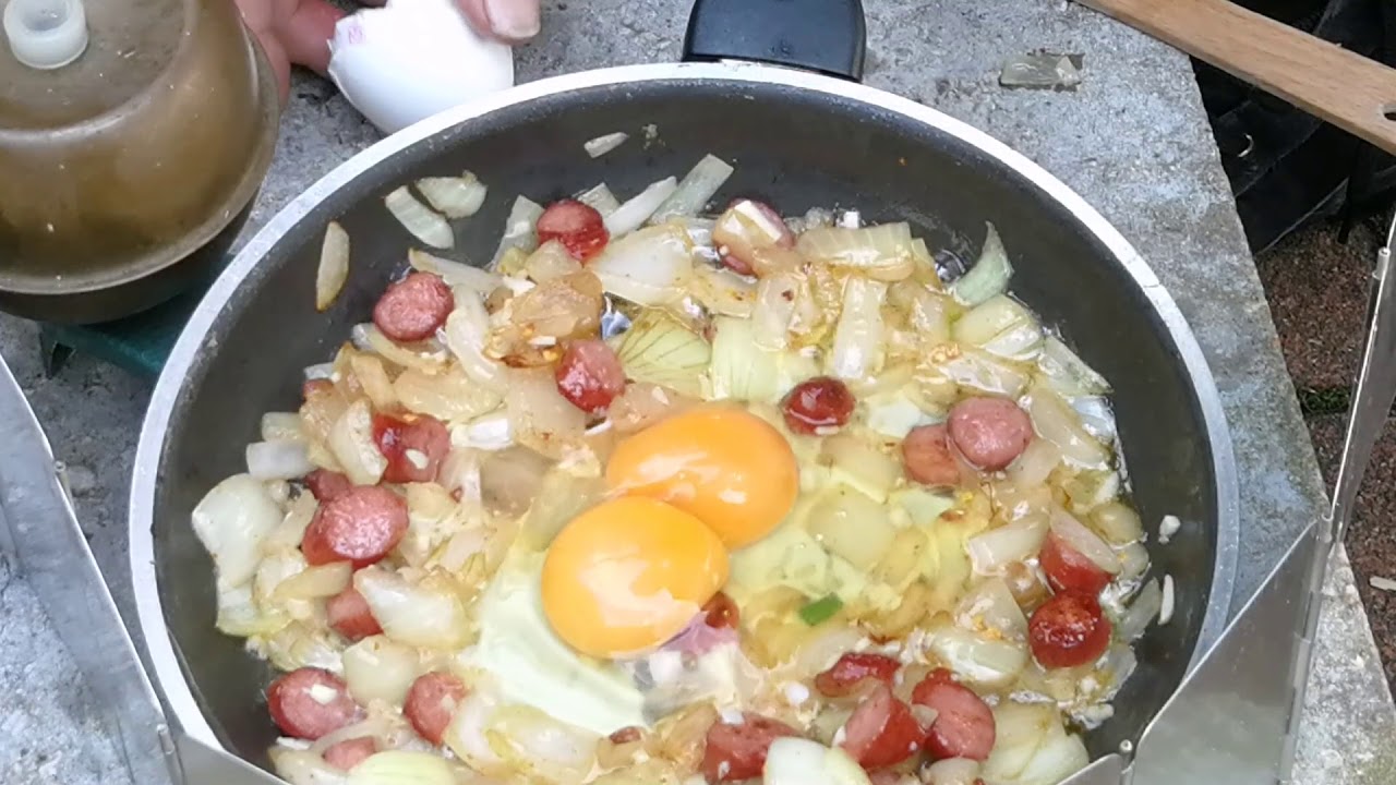 Little outdoor breakfast with coffee 2018-04-14