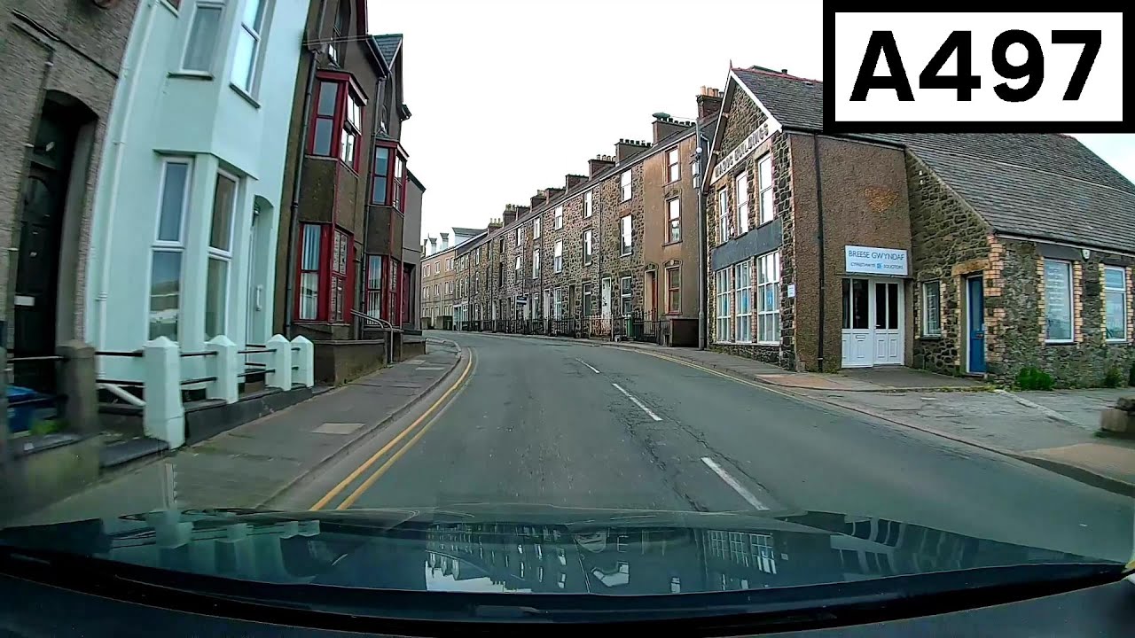 A499 - Eastbound Through Pwllheli