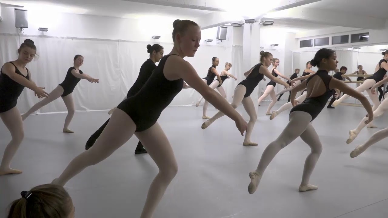 Junior Company der Norddeutschen Tanzerkstatt mit „ Palladio“ von Mónica Caturegli
