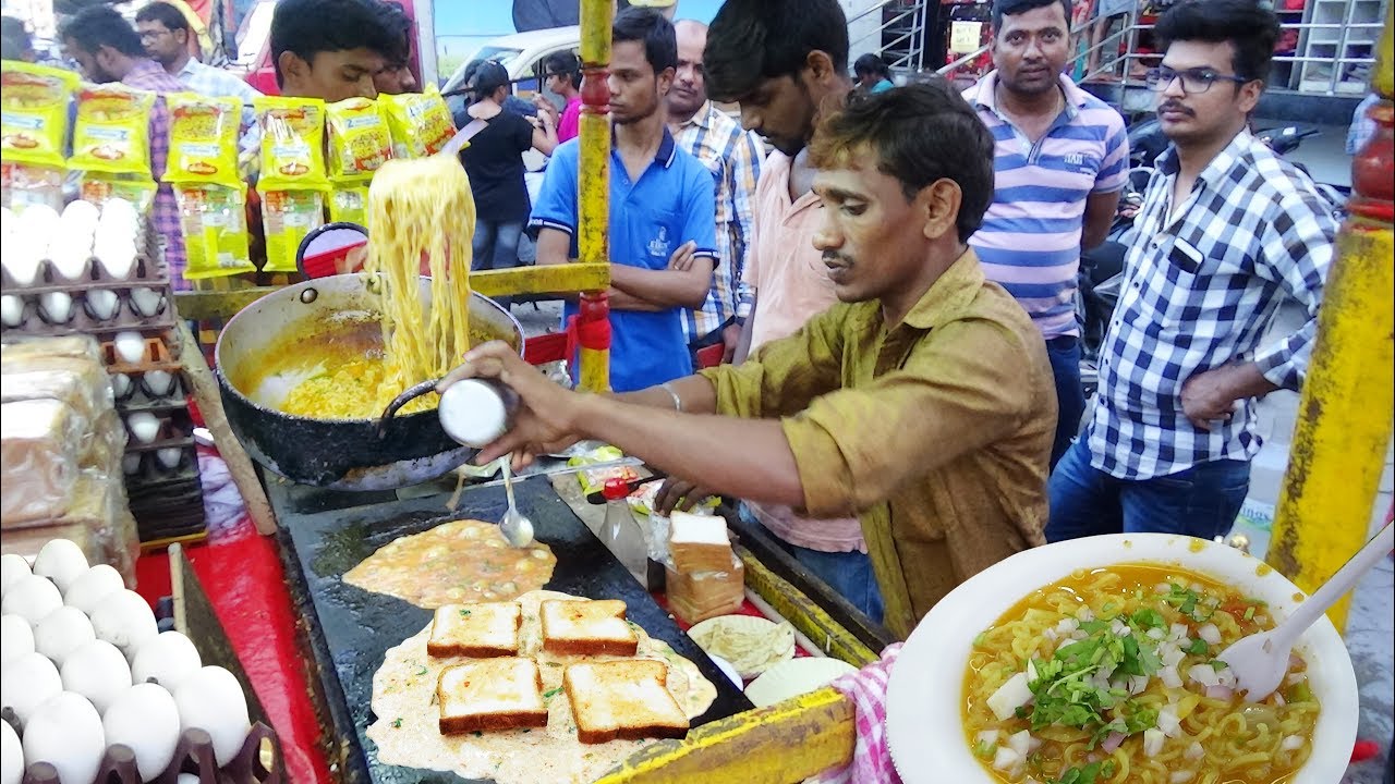 Bread Omelette and Egg Maggi Noodles: The Perfect Combination for Evening Snacks | #streetfood