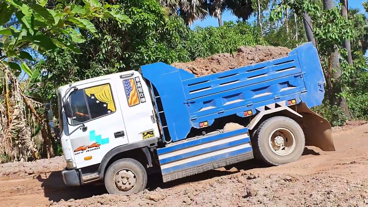 Hyundai Dump Trucks, Dump Truck Working, Dump truck unloading soil, Leng Sophon #EP1998