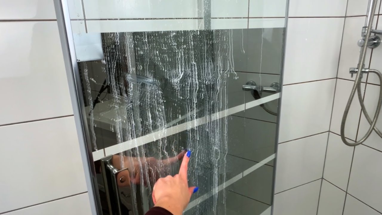 Zamiast do krochmalenia pościeli, dodaj do spryskiwacza. Usuwa osad i nabłyszcza