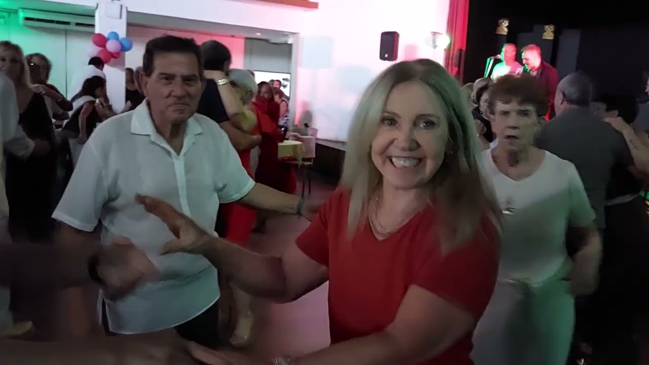 Baile em comemoração ao dia internacional da Mulher. 
