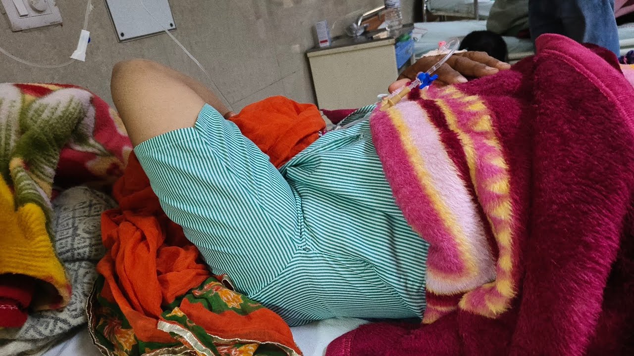 “आख़िरकार काफ़ी दिनों बाद मम्मी का ऑपरेशन हो गया 🥺” @mainachoudhary322 