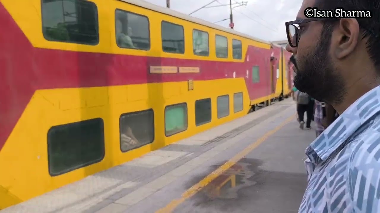 14 Years of Legendary Service,12932 Ahmedabad&ndash;Mumbai Central AC Double Decker Express Arriving Surat