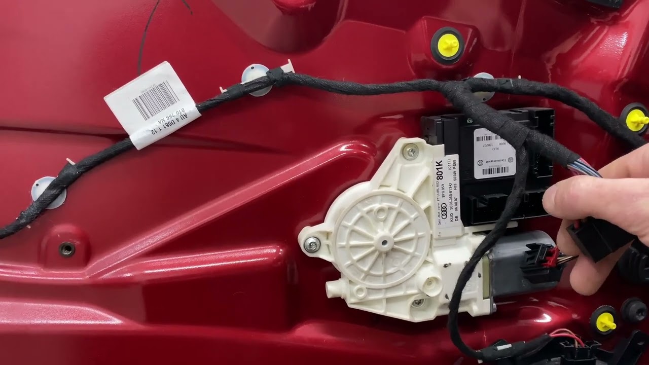 Замена стеклоподъемника и ремонт замка двери на Ауди А3