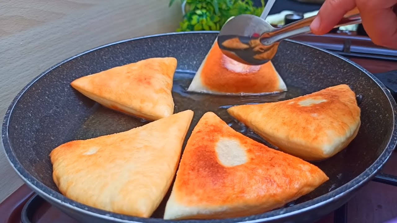 Настолько хорошо, что на столе ничего не остается‼ ️😋Рецепт несладких пончиков с начинкой 👌 Легко #
