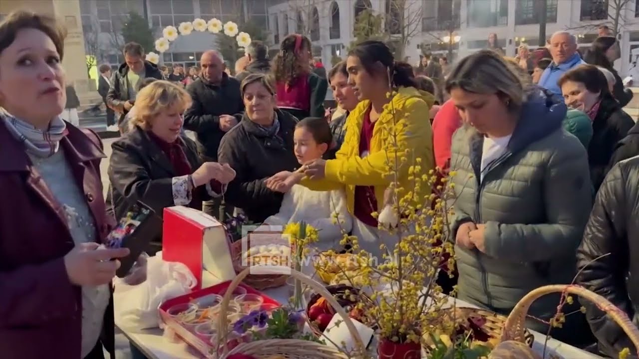 Dita e Verës në Ersekë, traditë, gatime dhe atmosferë festive në sheshin e qytetit