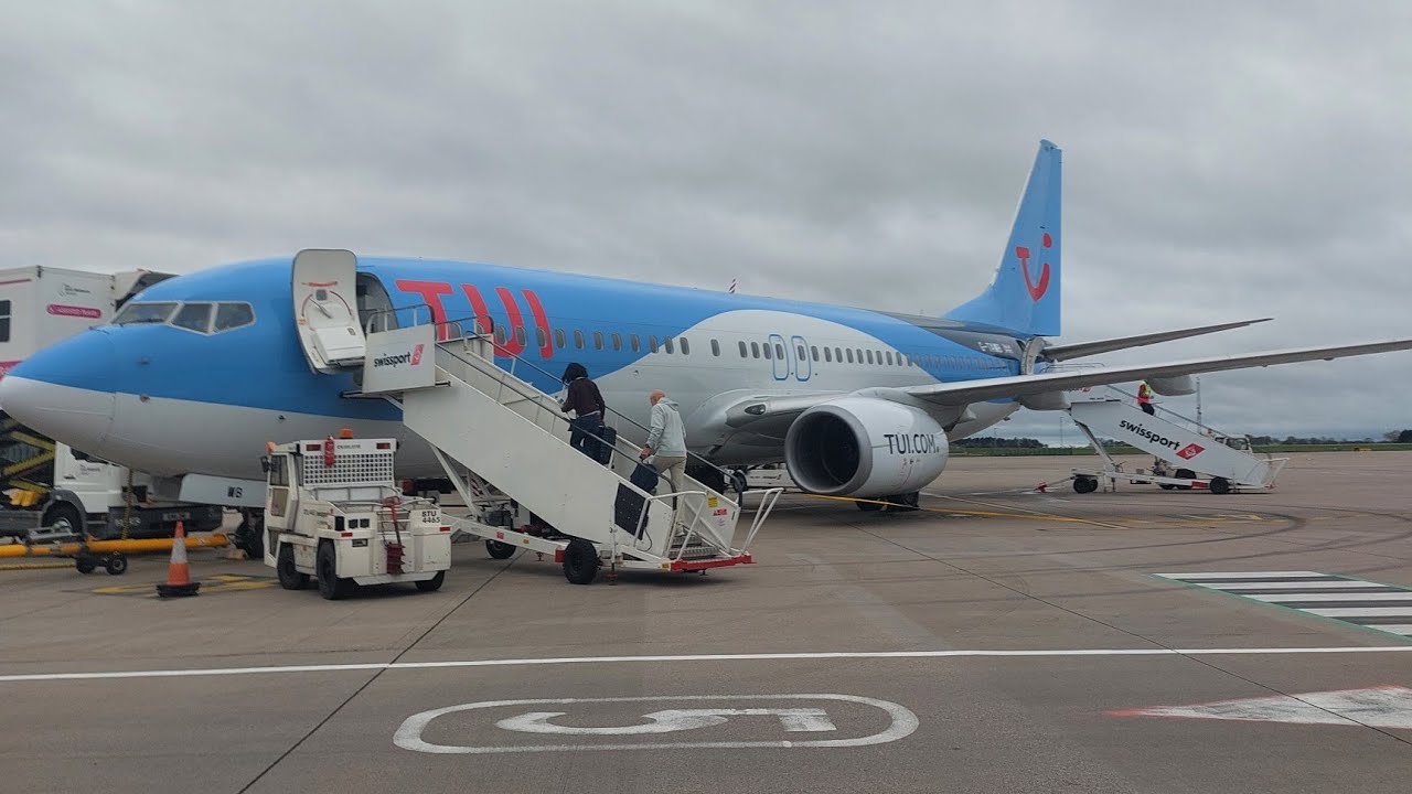 TUI 737-800 Landing at Lanzarote