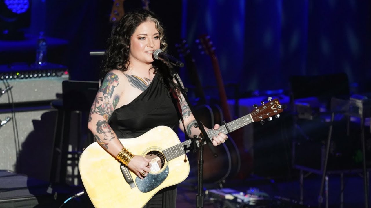 Ashley McBryde - She Got The Best Of Me (Live at 14th Annual ACM Honors)