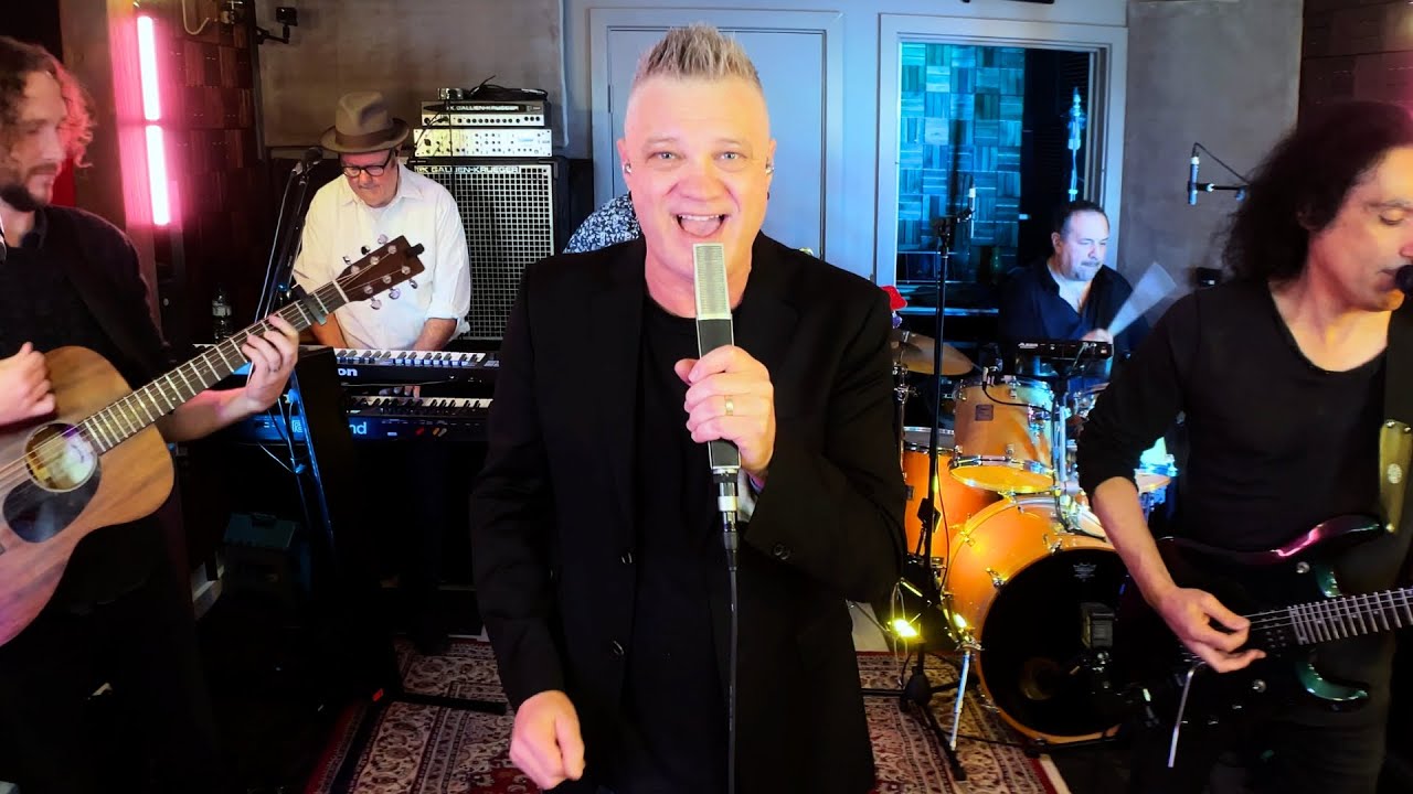 'Dreamin'' Live | Cliff Richard Classic with Sing It Live