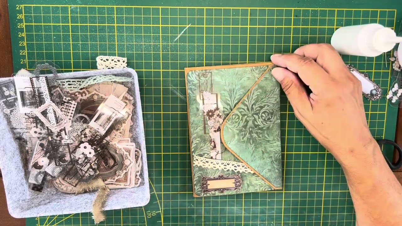 Kleines Journal Aus Briefumschlägen.