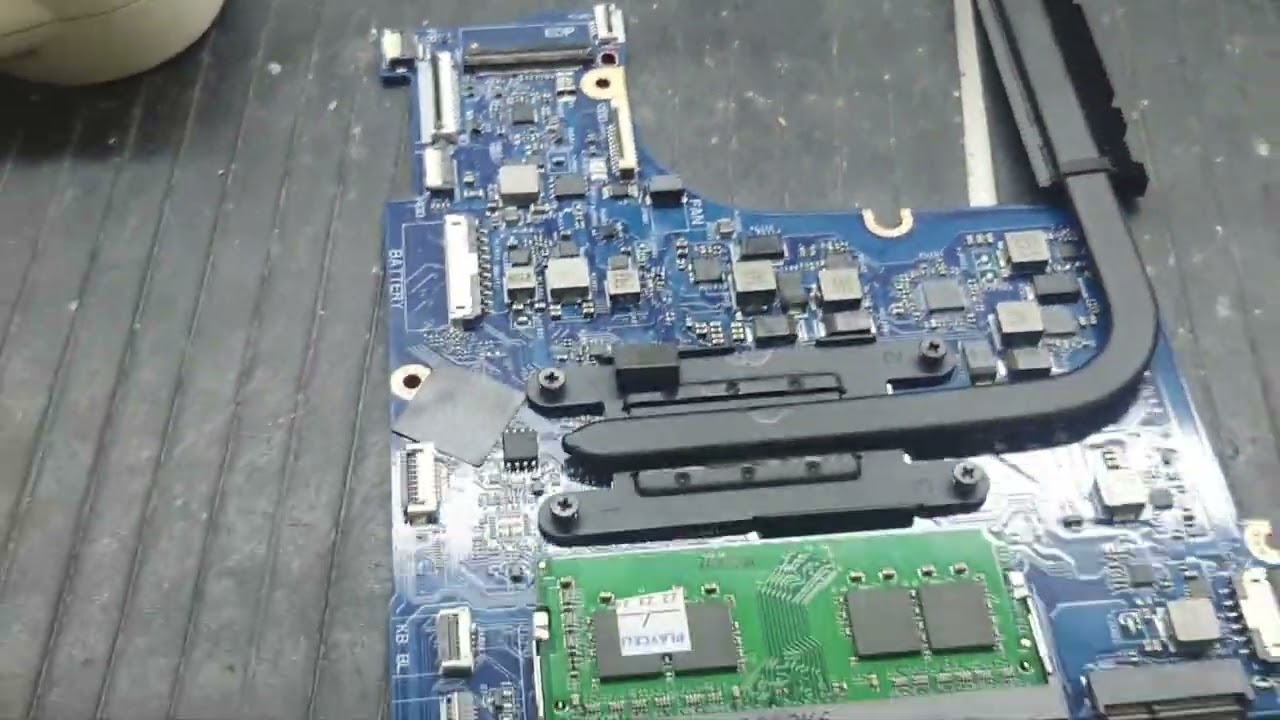 DELL INSPIRON 3480 NÃO LIGA, TÉCNICO TROUXE FALANDO QUE PAROU DE FUNCIONAR DEPOIS DA TROCA DE HD.