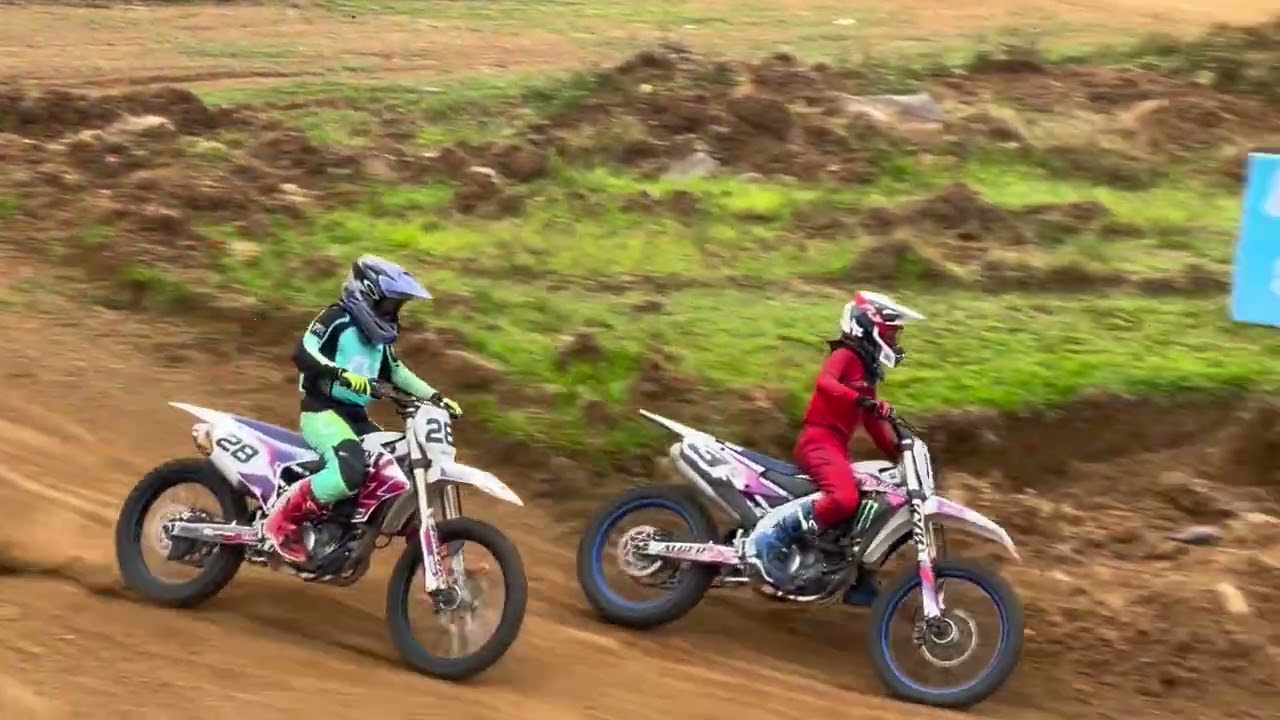 Bakbakanay sa Ladies Kilalang Lady rider ng Bukidnon vs Lorain Guibone bar to bar.