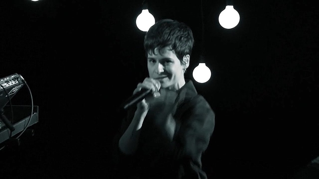 Christine and the Queens - Goosebumps (Travis Scott cover) (1LIVE session)