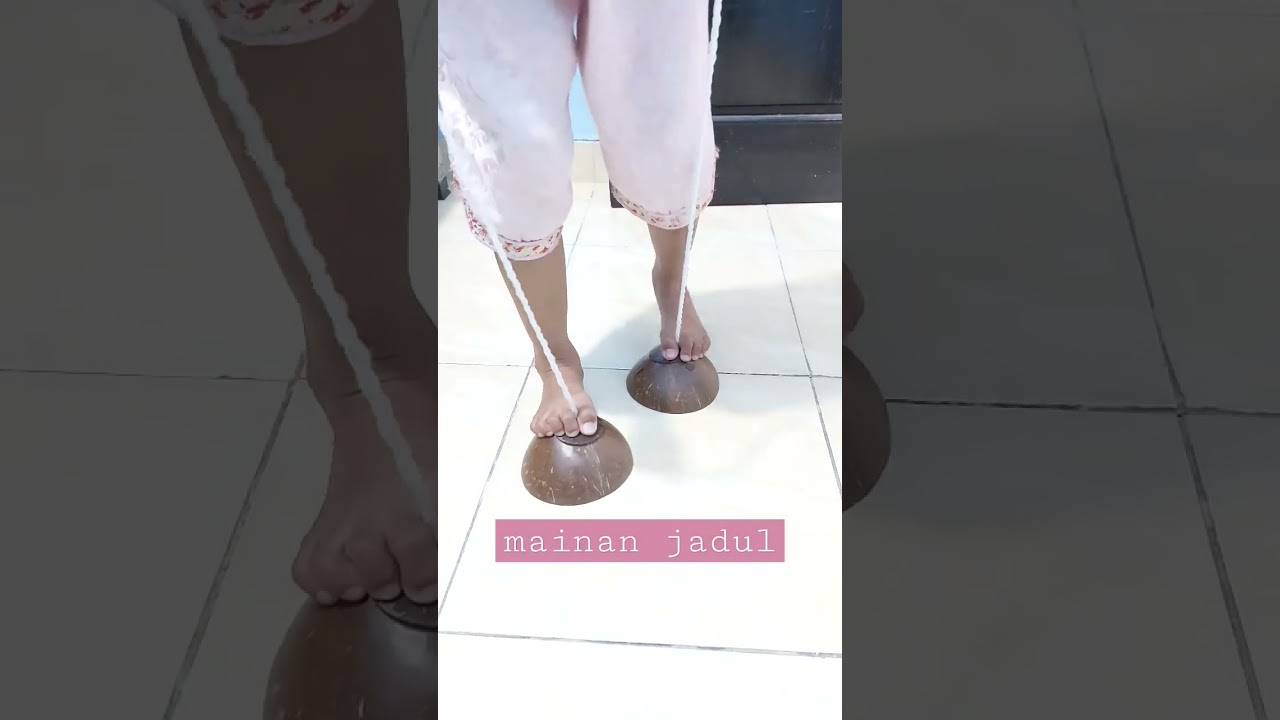 mainan jadul egrang batok kelapa #jadul #shorts #shortfeed