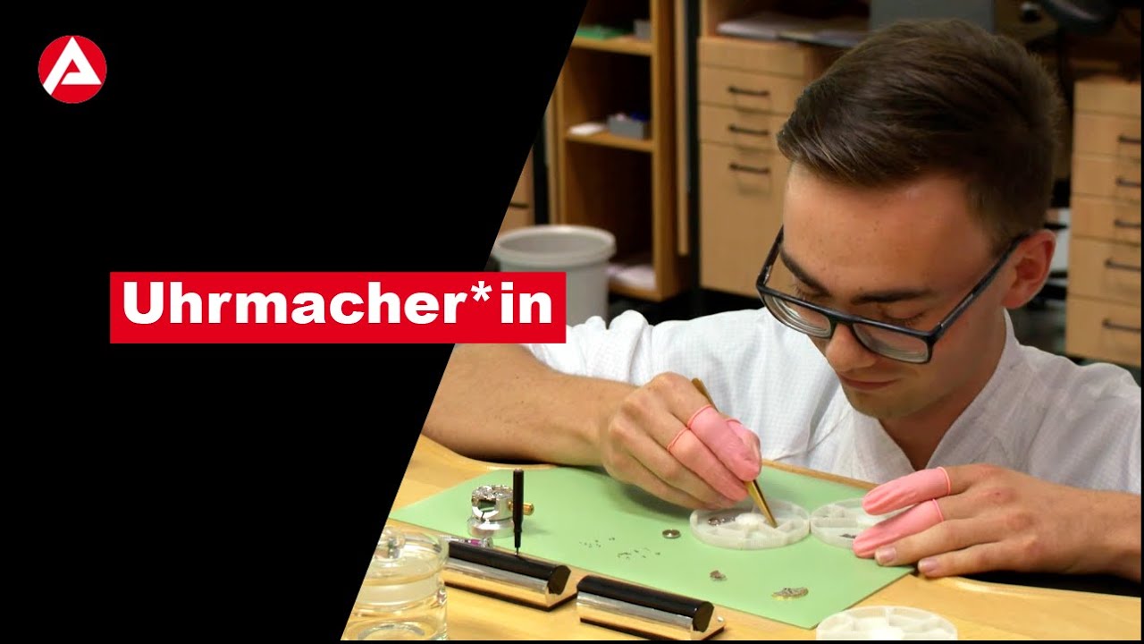 Uhrmacher*in
