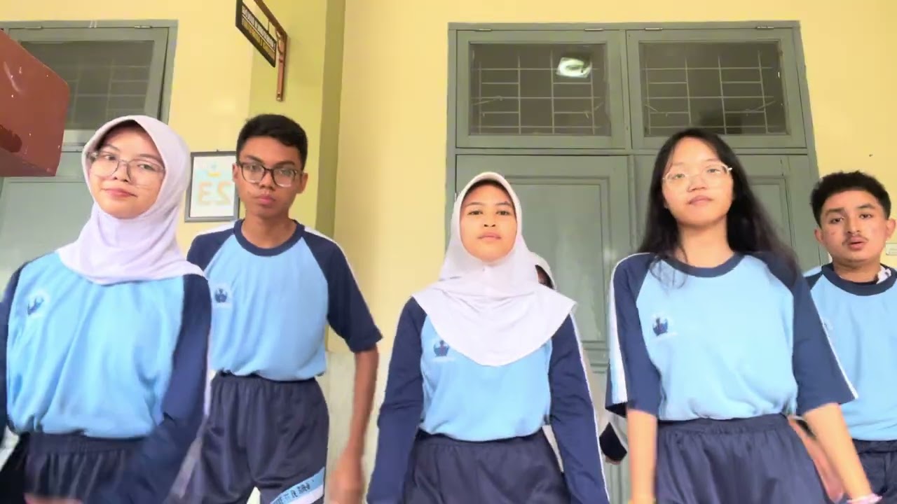 Senam SKJ 2013 Oleh Kelompok 5 Kelas XI-F1
