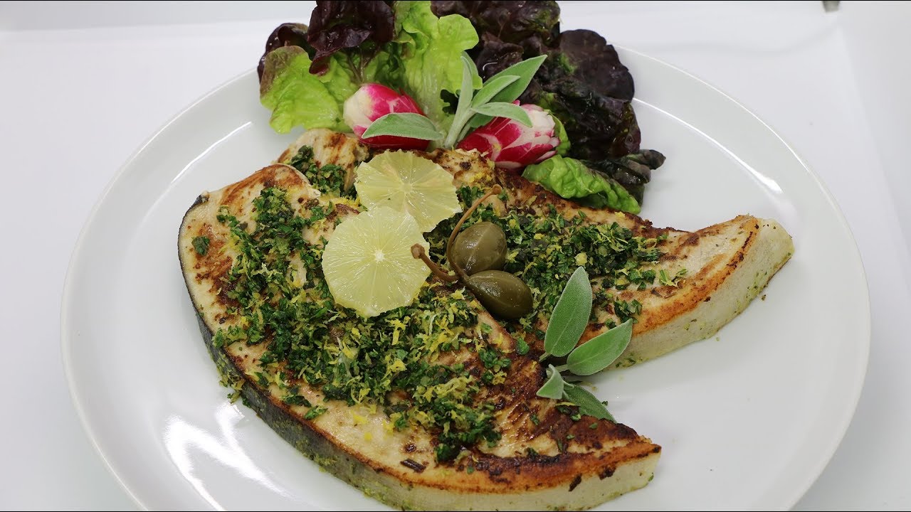 Steak d'espadon mariné grillé à la Gremolata