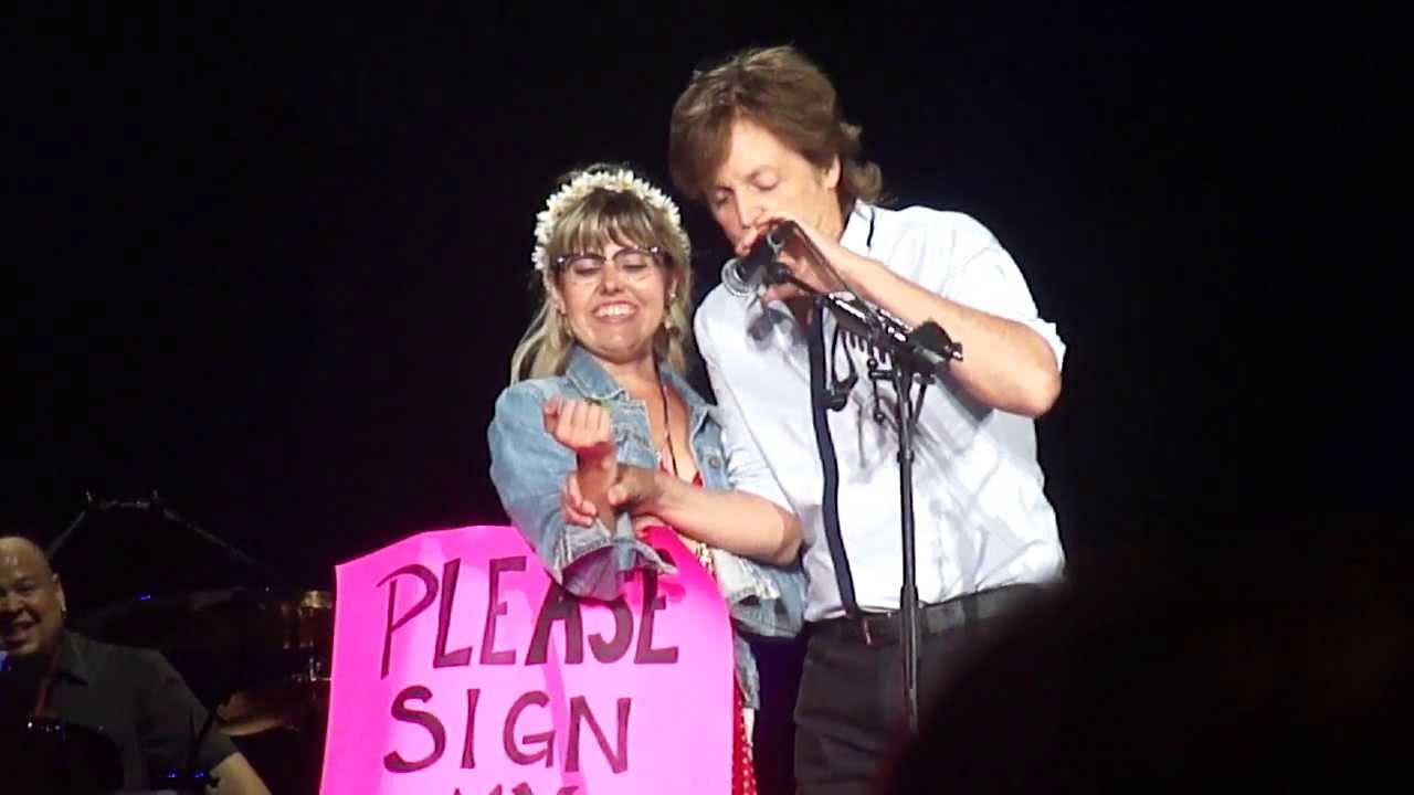 Paul McCartney Regina signing fan's arm