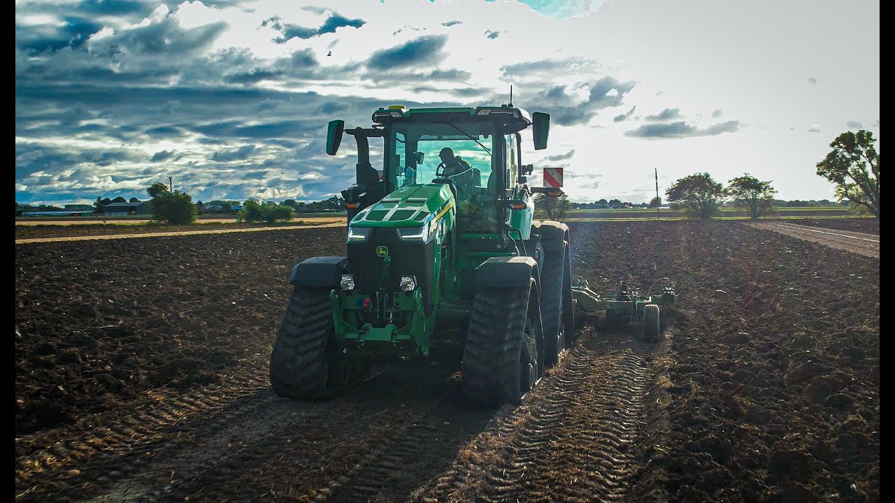 John Deere 8RX 370 & Agriweld 6m deep leg cultivator (4K)