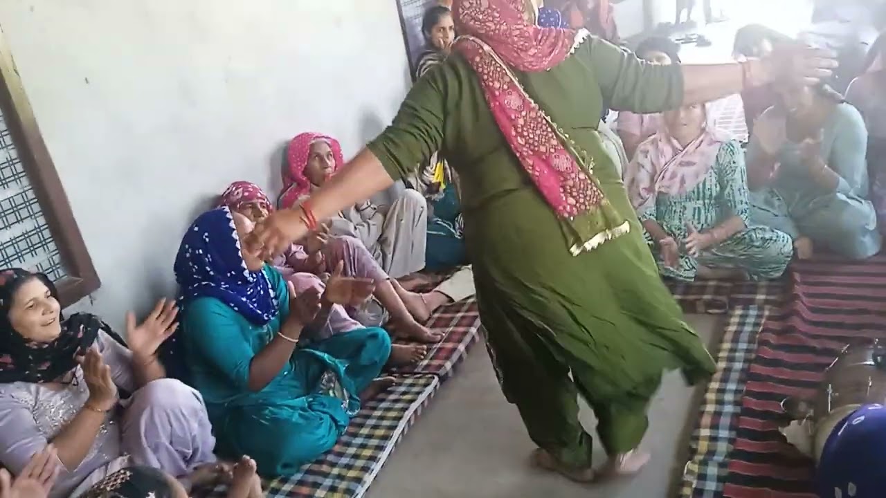 ओ सपेरे बीन बजा दे, बहुत अच्छा डांस लेकर आए हैं वीडियो को लाइक करें शेयर करें सब्सक्राइब करें🙏🙏
