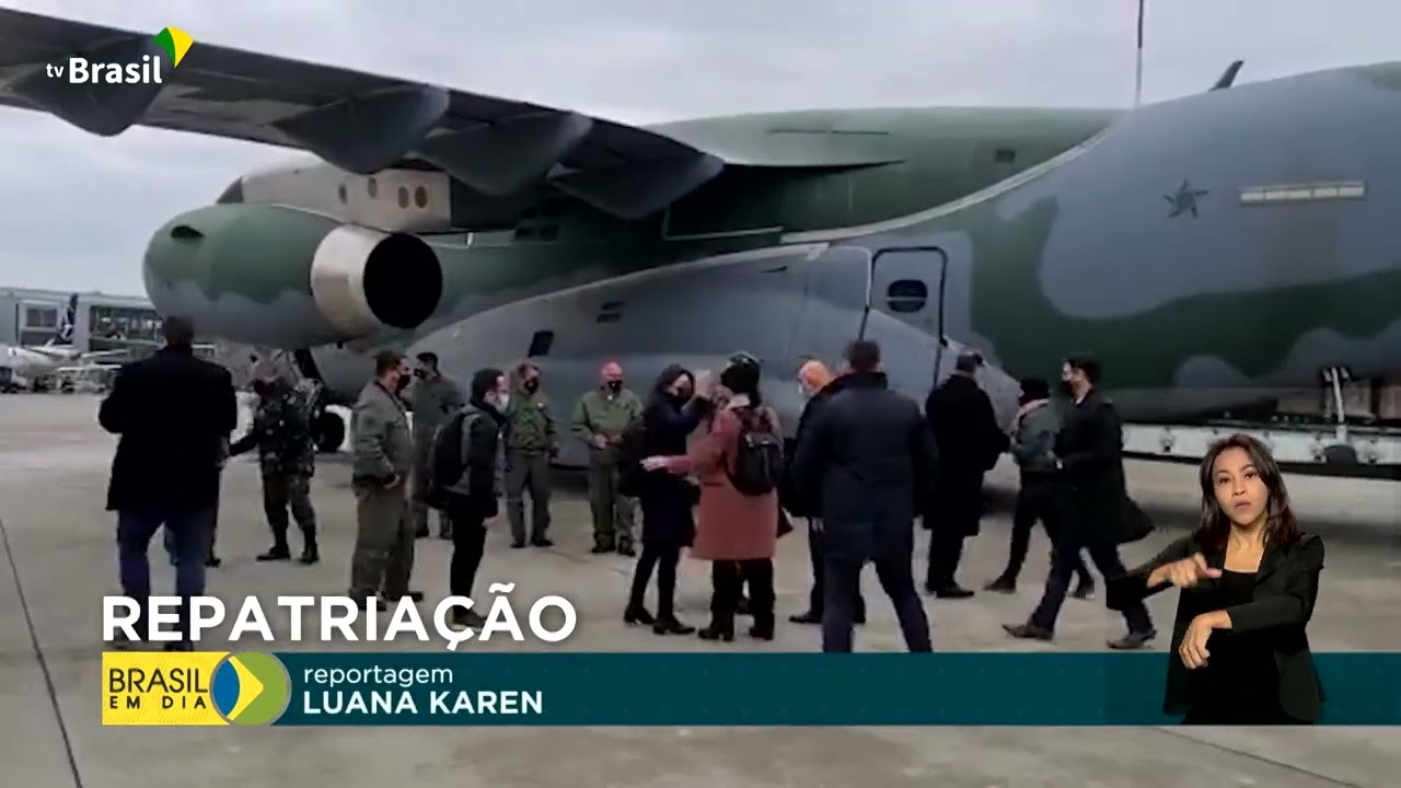 Avião com brasileiros vindos da Ucrânia já está no Brasil