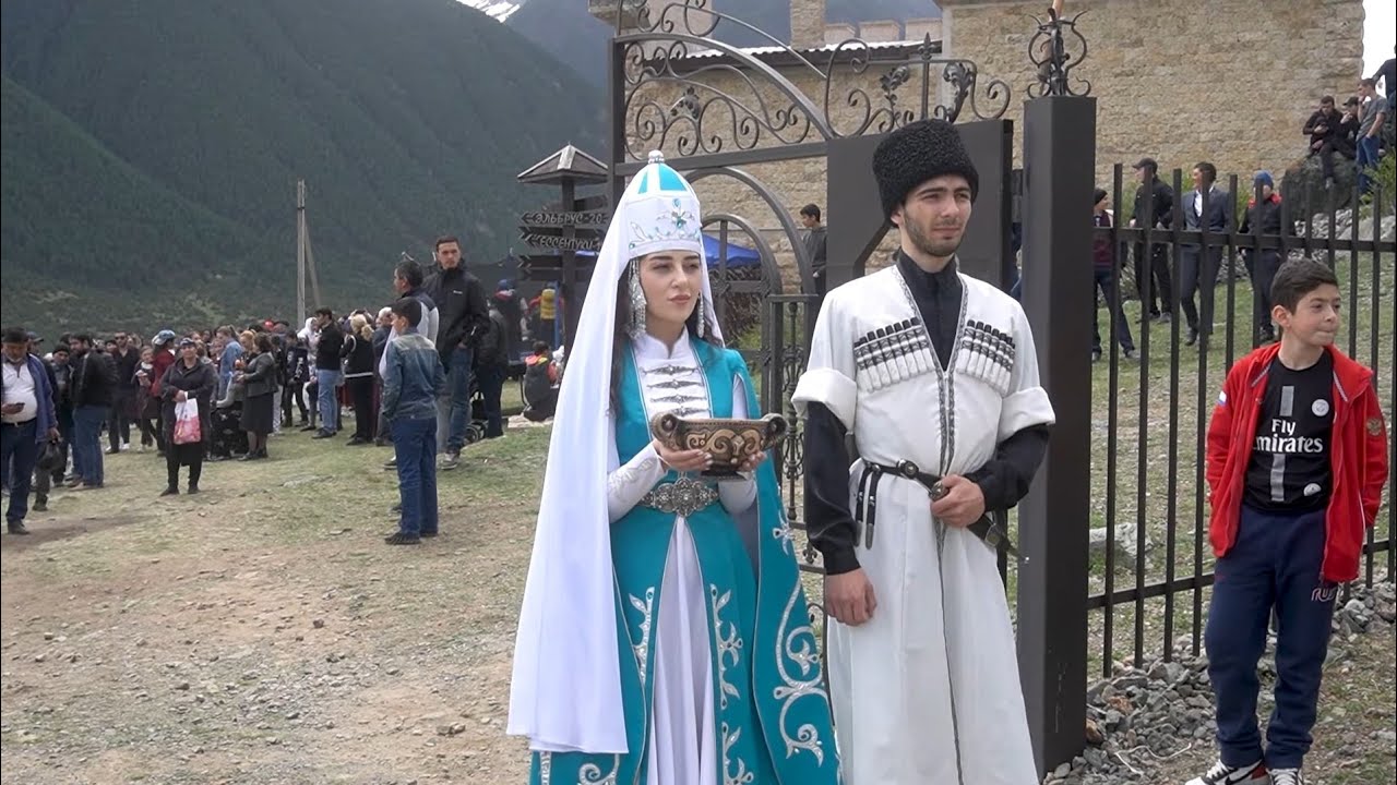 В Учкулане прошли массовые гуляния, посвященные 65-летию возвращения карачаевского народа!🔵🟢🔴 1часть