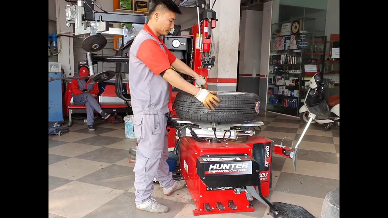 Máy ra vào lốp không dùng lơ via TCX57