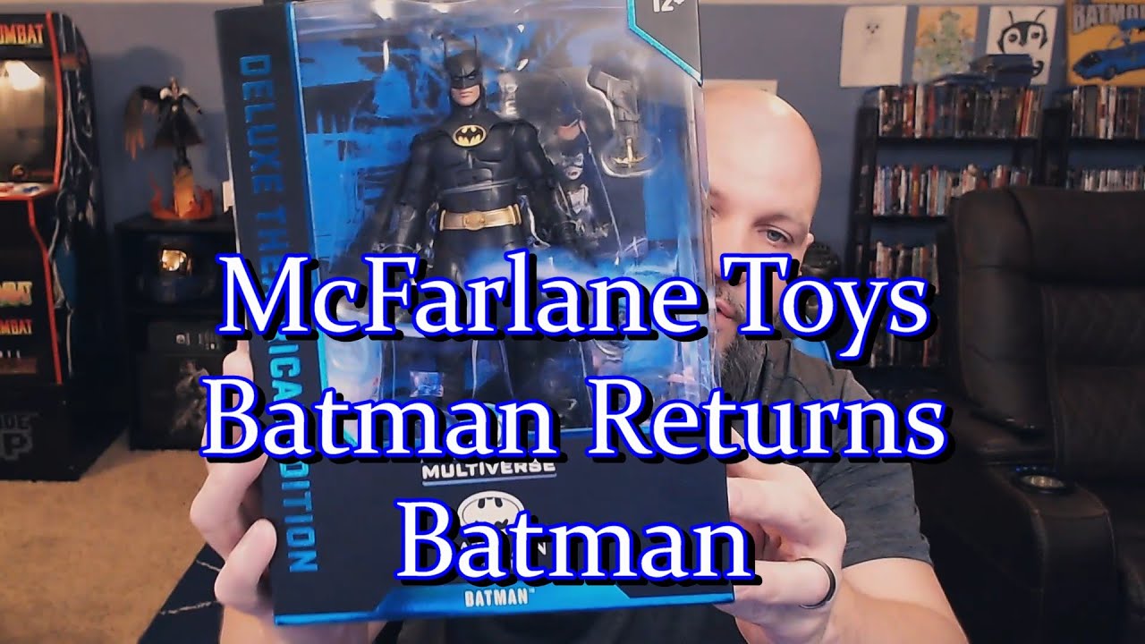 Рассматриваю фигурку Бэтмена из серии «Бэтмен возвращается» от McFarlane Toys (делюксовая версия,...