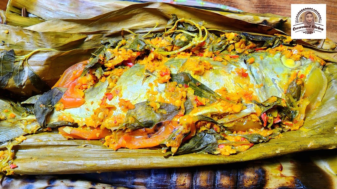 PEPES IKAN KEMBUNG PEDAS, BUMBU DAN KEMANGI MELIMPAH.