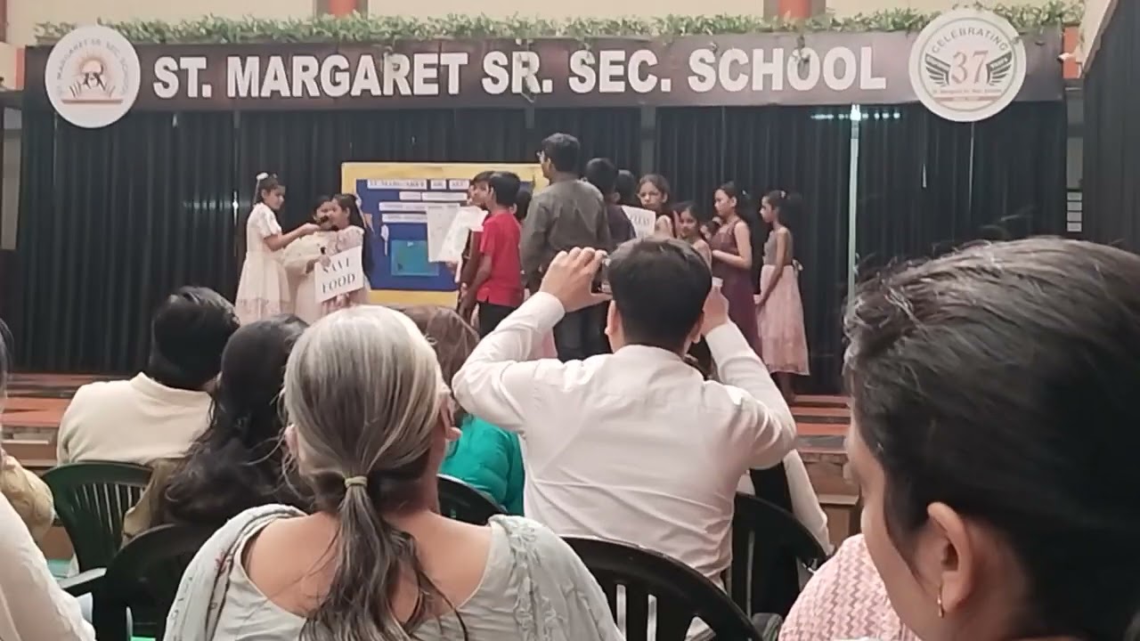 stage performance by vinni